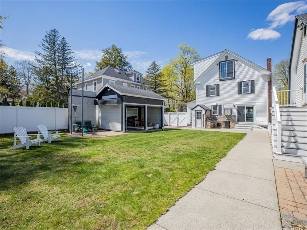 29 Clapp St, Walpole, MA 02081