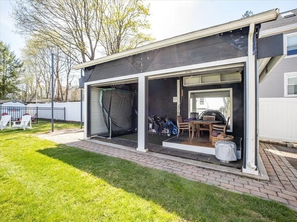 29 Clapp St, Walpole, MA 02081