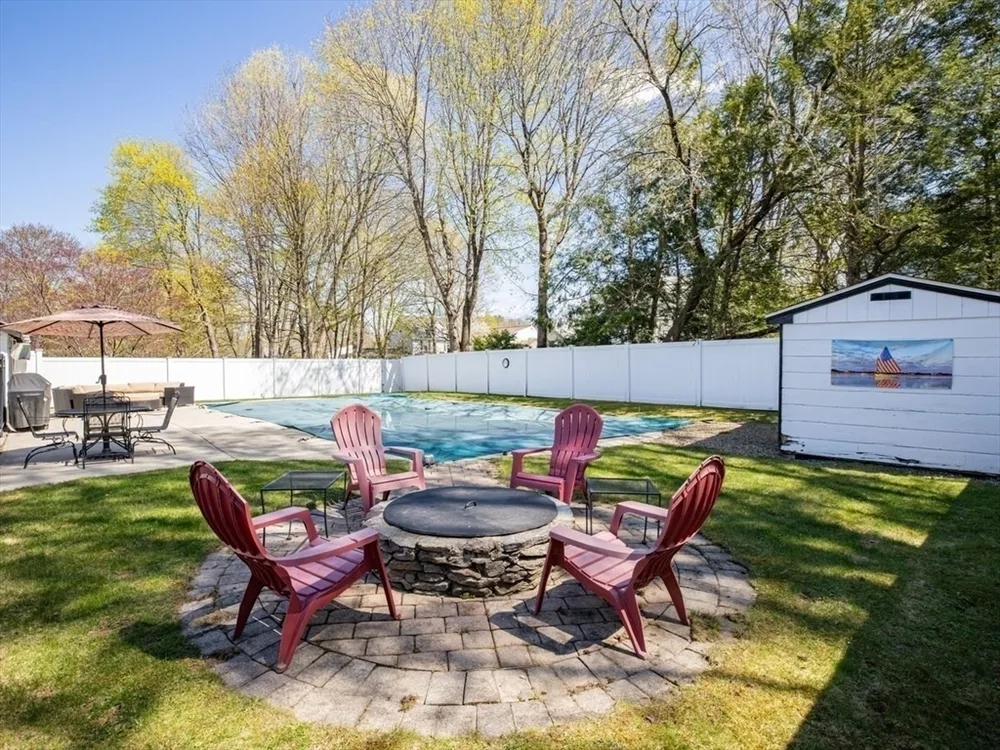 29 Clapp St, Walpole, MA 02081