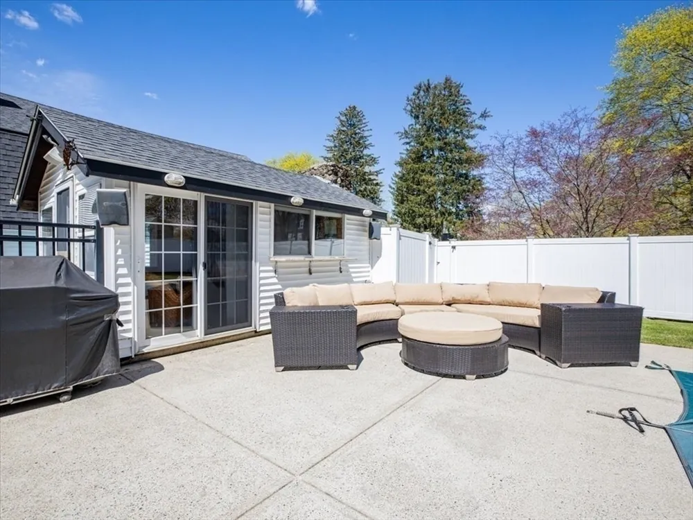 29 Clapp St, Walpole, MA 02081