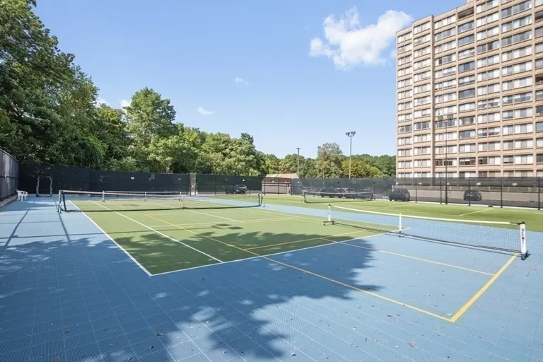250 Hammond Pond Pkwy, Newton, MA 02467