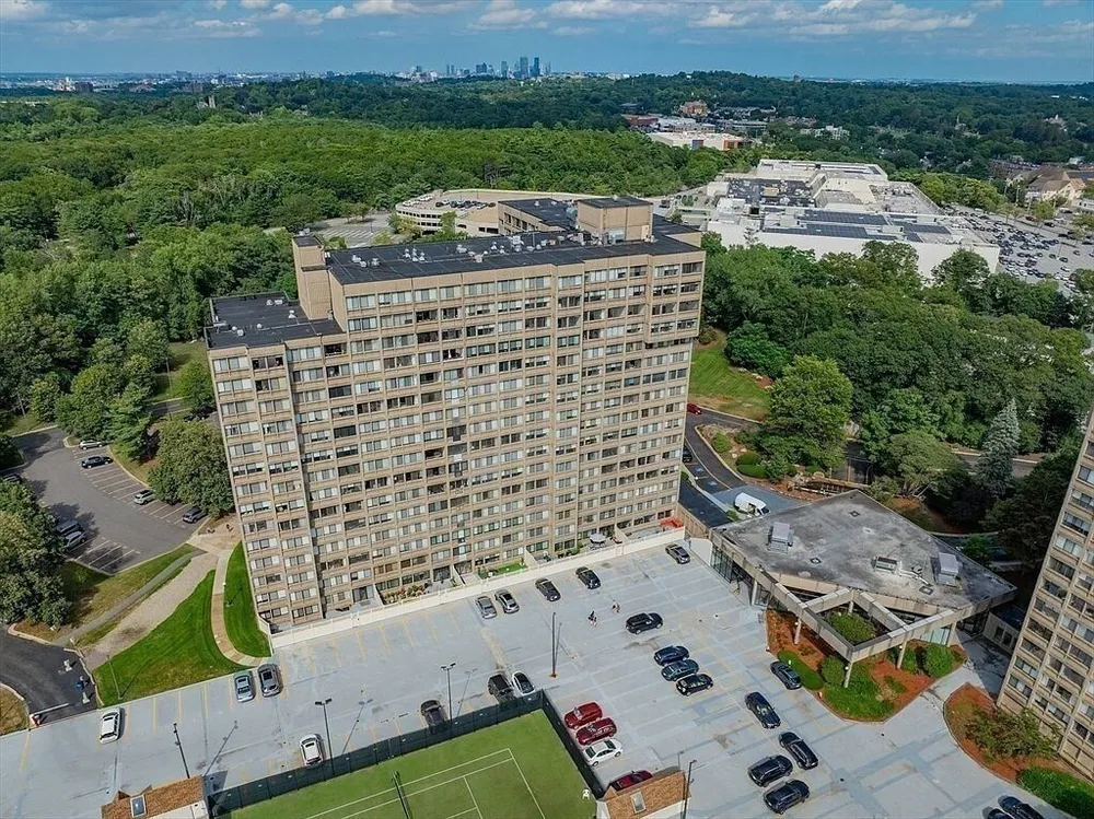 250 Hammond Pond Pkwy, Newton, MA 02467