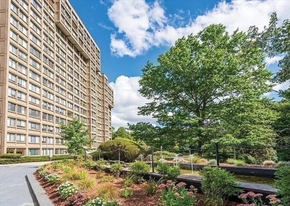 250 Hammond Pond Pkwy, Newton, MA 02467