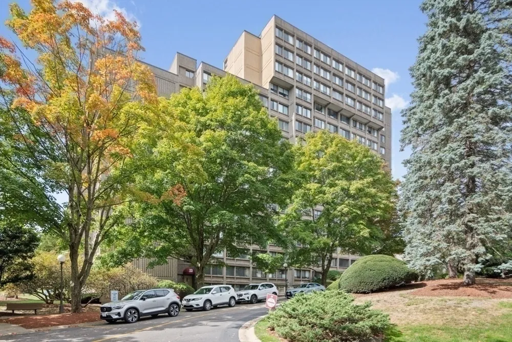250 Hammond Pond Pkwy, Newton, MA 02467