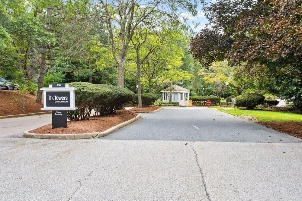 250 Hammond Pond Pkwy, Newton, MA 02467