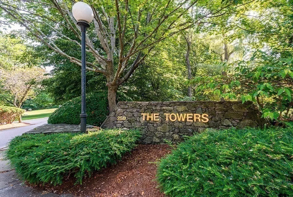 250 Hammond Pond Pkwy, Newton, MA 02467