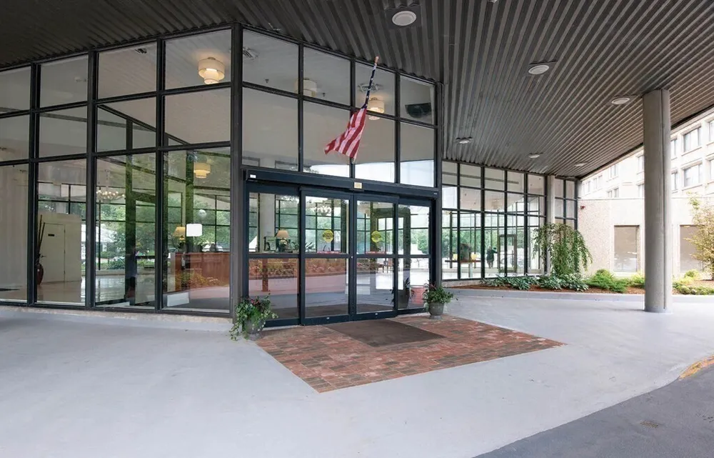 250 Hammond Pond Pkwy, Newton, MA 02467