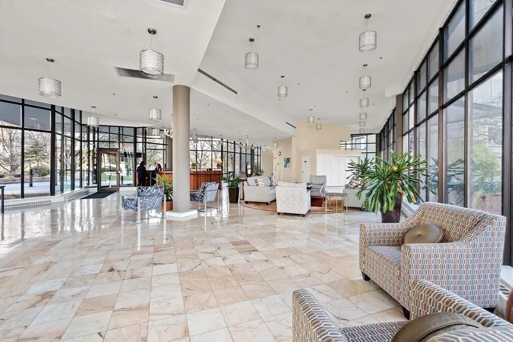 250 Hammond Pond Pkwy, Newton, MA 02467