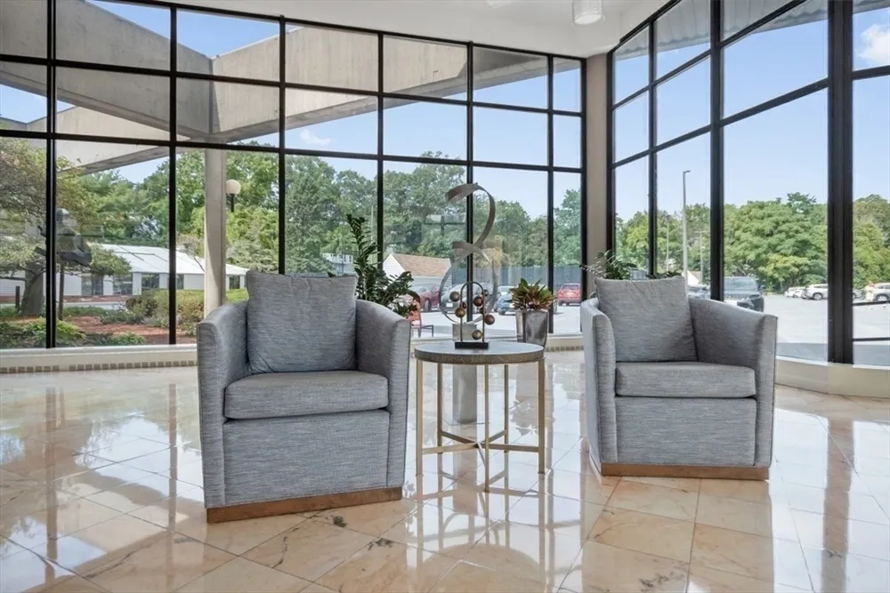 250 Hammond Pond Pkwy, Newton, MA 02467