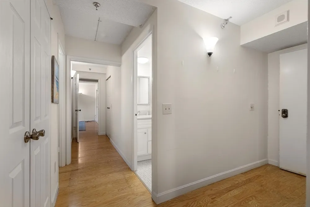 250 Hammond Pond Pkwy, Newton, MA 02467