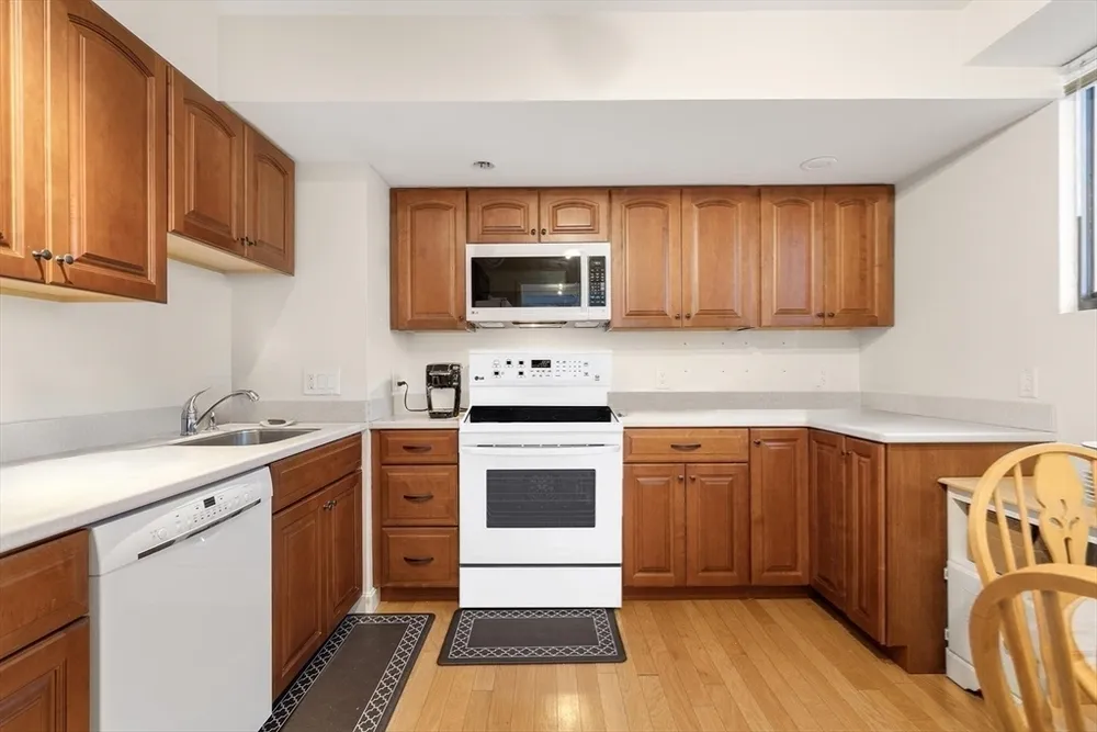 250 Hammond Pond Pkwy, Newton, MA 02467