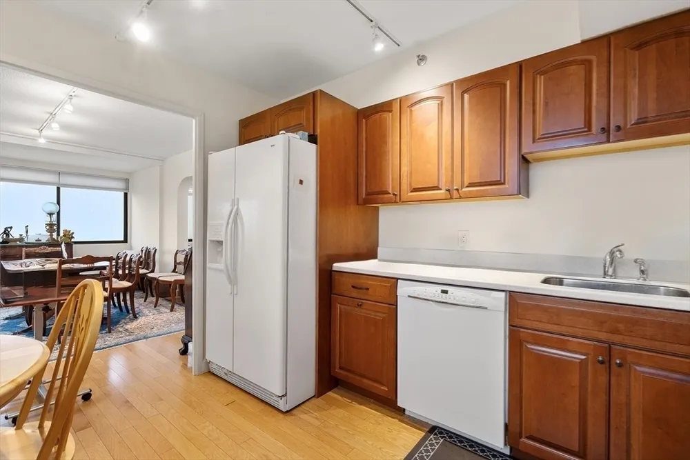 250 Hammond Pond Pkwy, Newton, MA 02467