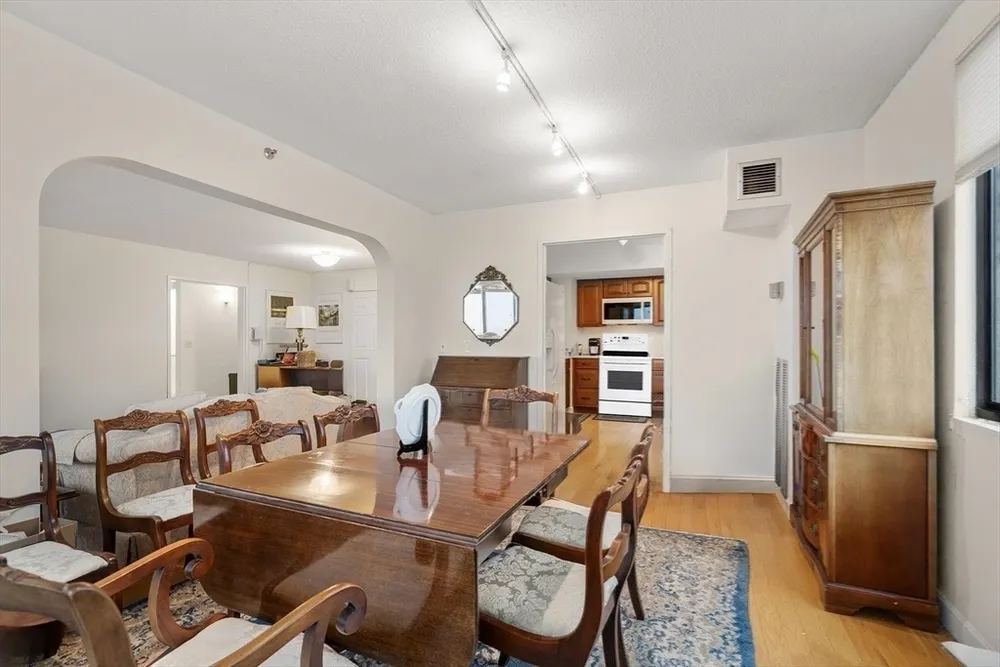 250 Hammond Pond Pkwy, Newton, MA 02467