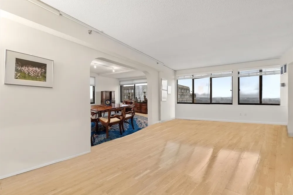 250 Hammond Pond Pkwy, Newton, MA 02467