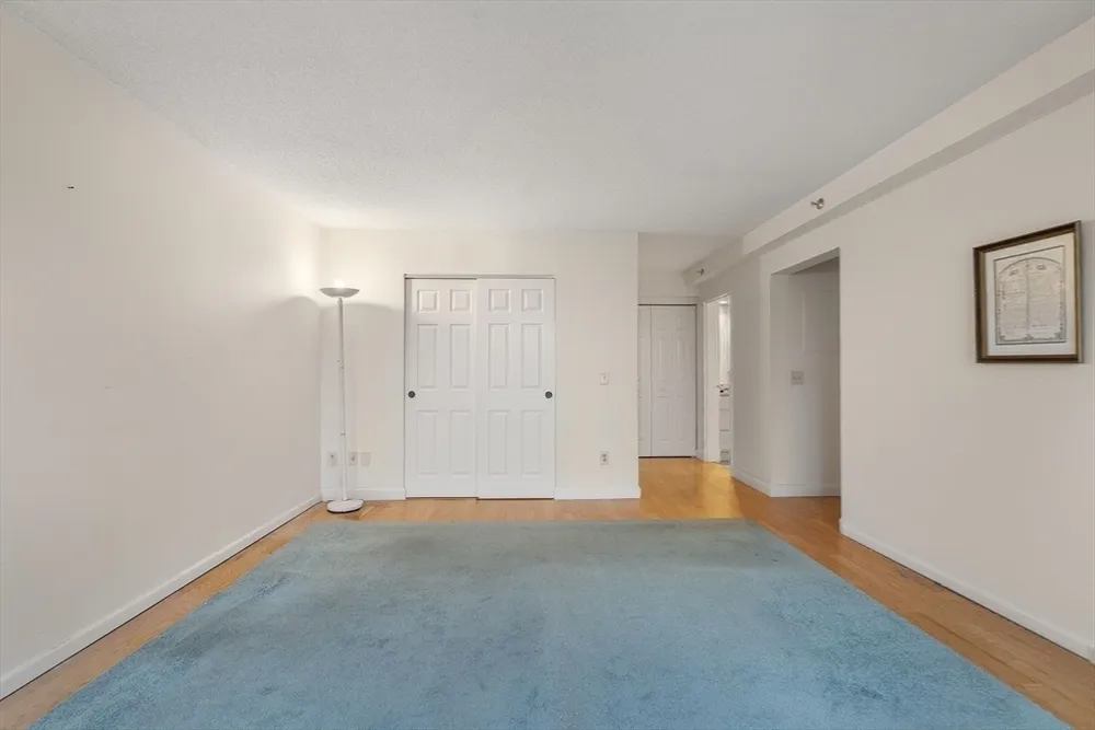 250 Hammond Pond Pkwy, Newton, MA 02467