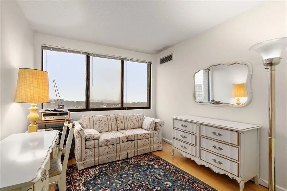 250 Hammond Pond Pkwy, Newton, MA 02467