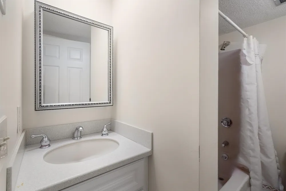 250 Hammond Pond Pkwy, Newton, MA 02467
