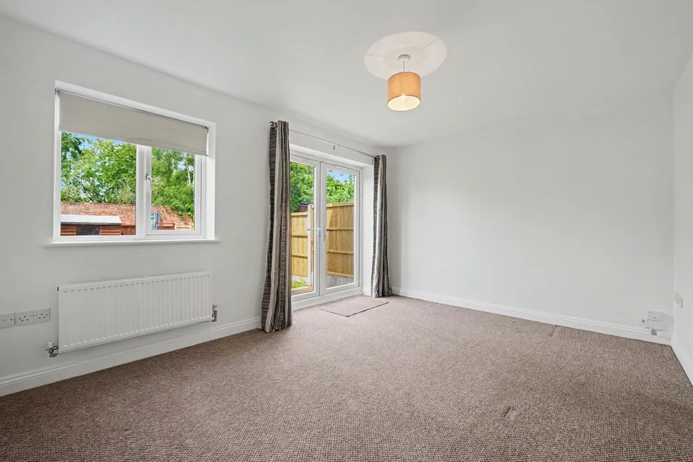 Property carousel item 4