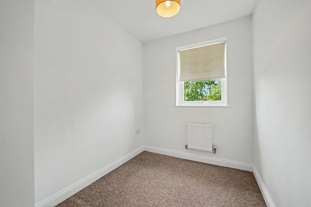 Property carousel item 9
