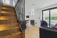Chambrai Close, Applefort-upon-Thames