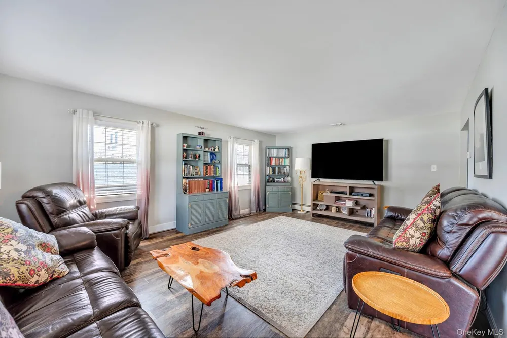 27 Westbrook Rd, Coram, NY 11727