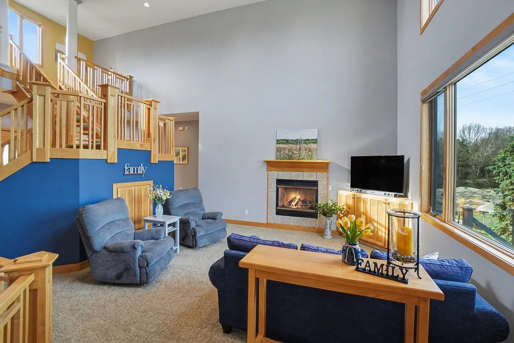 2213 N Bristol St, Holland, MI 49424