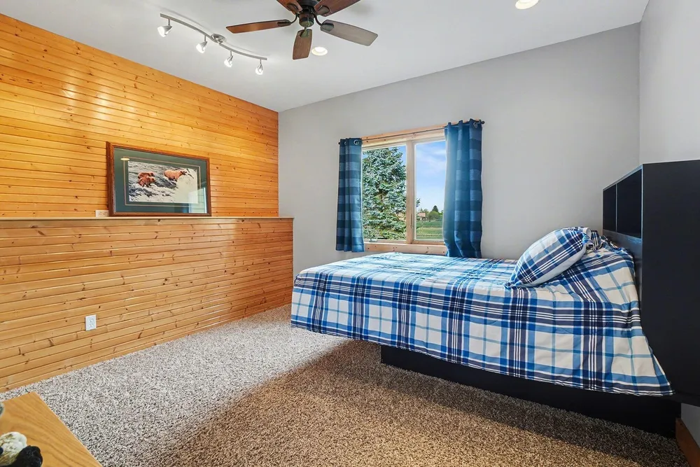 2213 N Bristol St, Holland, MI 49424