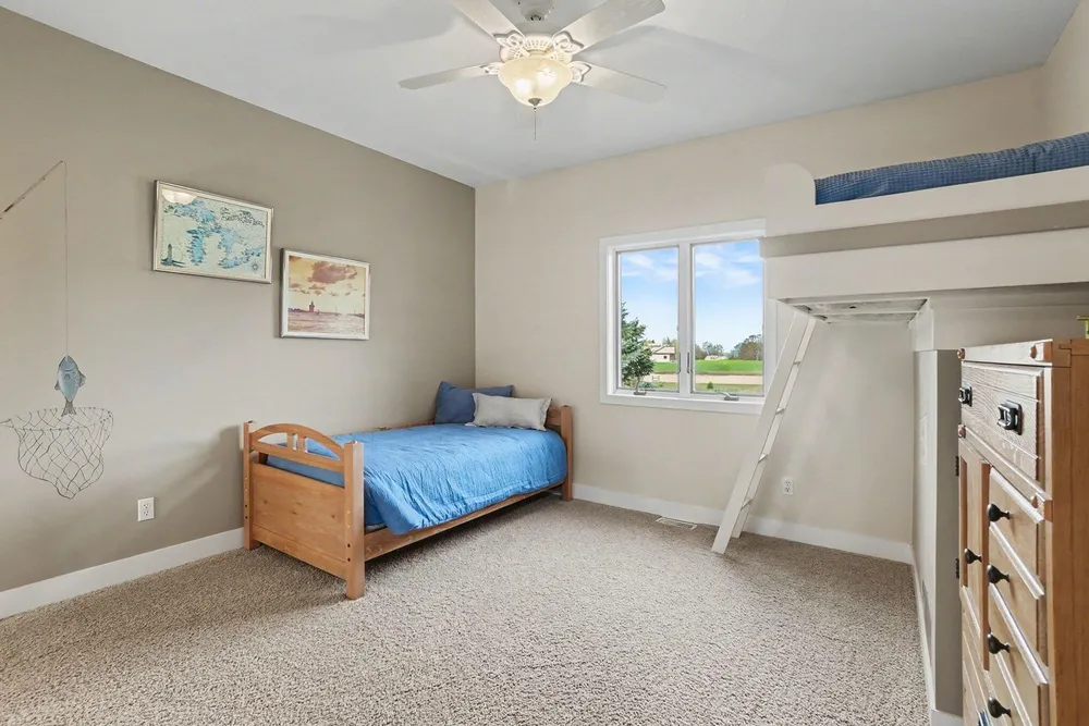 2213 N Bristol St, Holland, MI 49424
