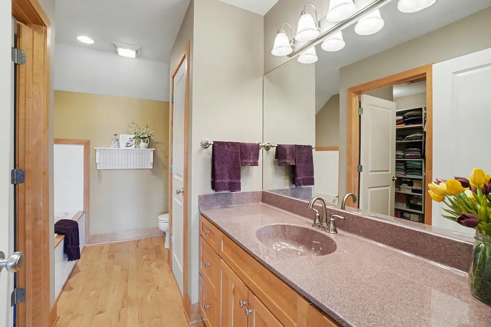2213 N Bristol St, Holland, MI 49424