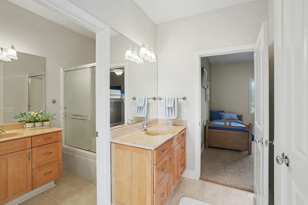 2213 N Bristol St, Holland, MI 49424