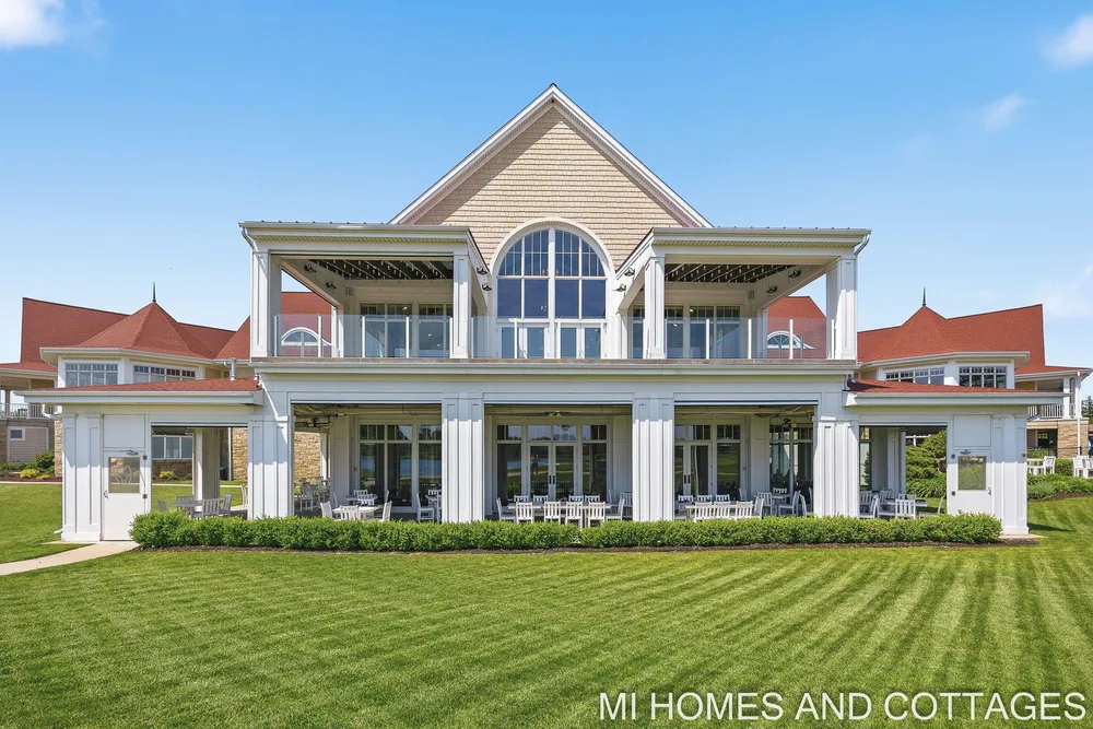 4401 Grand Pt, Holland, MI 49424