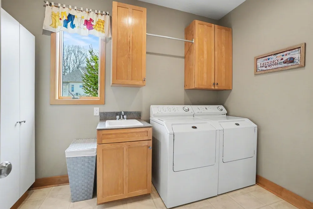 2213 N Bristol St, Holland, MI 49424