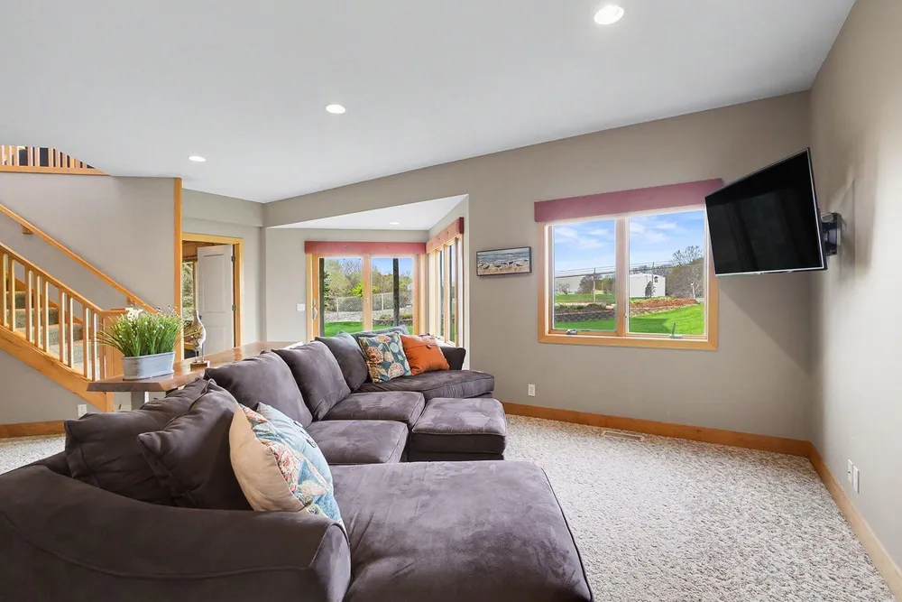 2213 N Bristol St, Holland, MI 49424