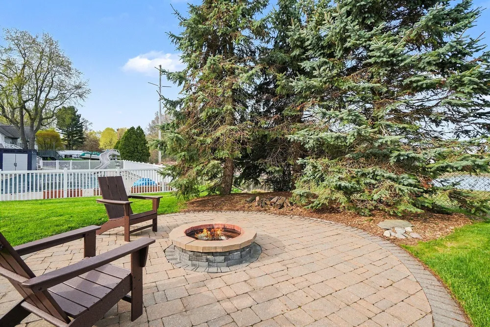 2213 N Bristol St, Holland, MI 49424