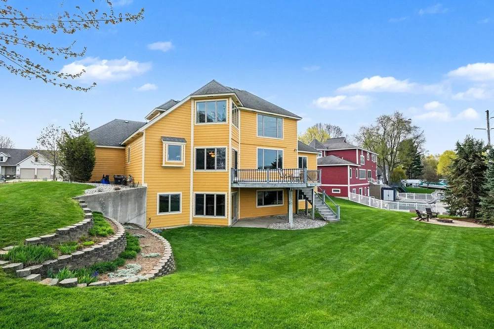 2213 N Bristol St, Holland, MI 49424