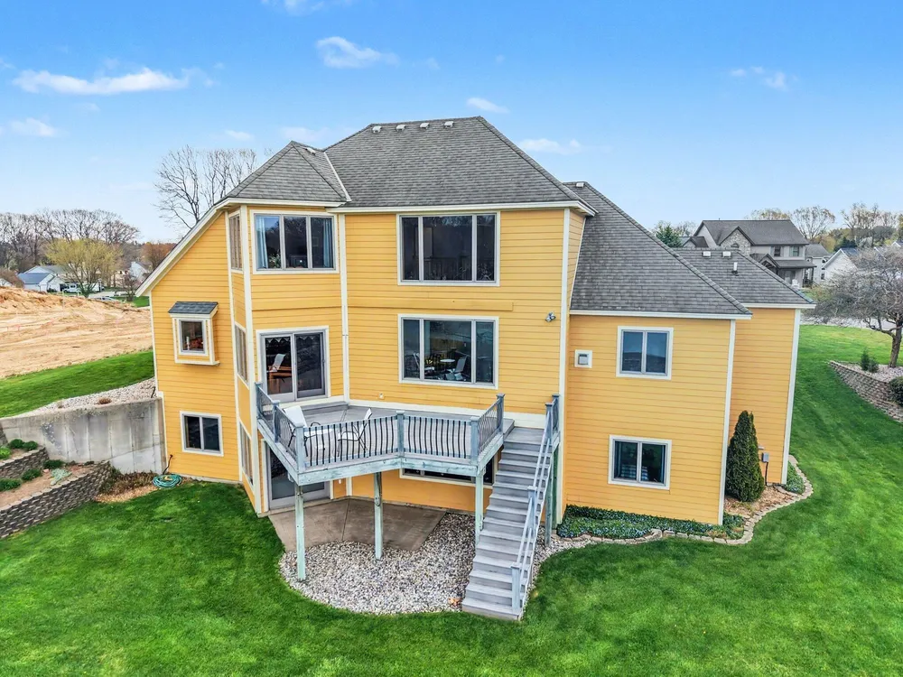 2213 N Bristol St, Holland, MI 49424