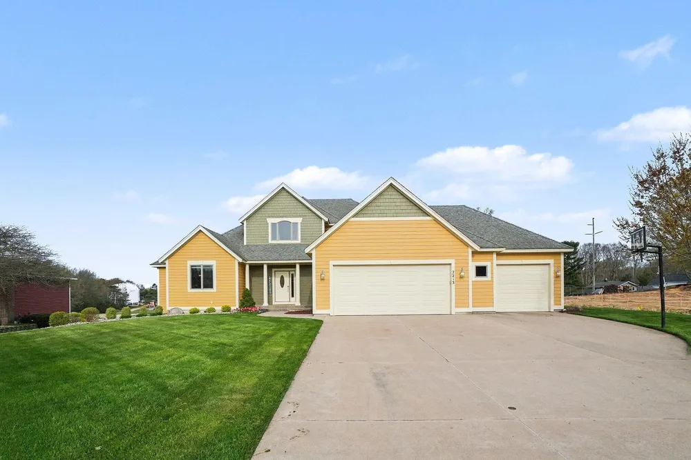 2213 N Bristol St, Holland, MI 49424