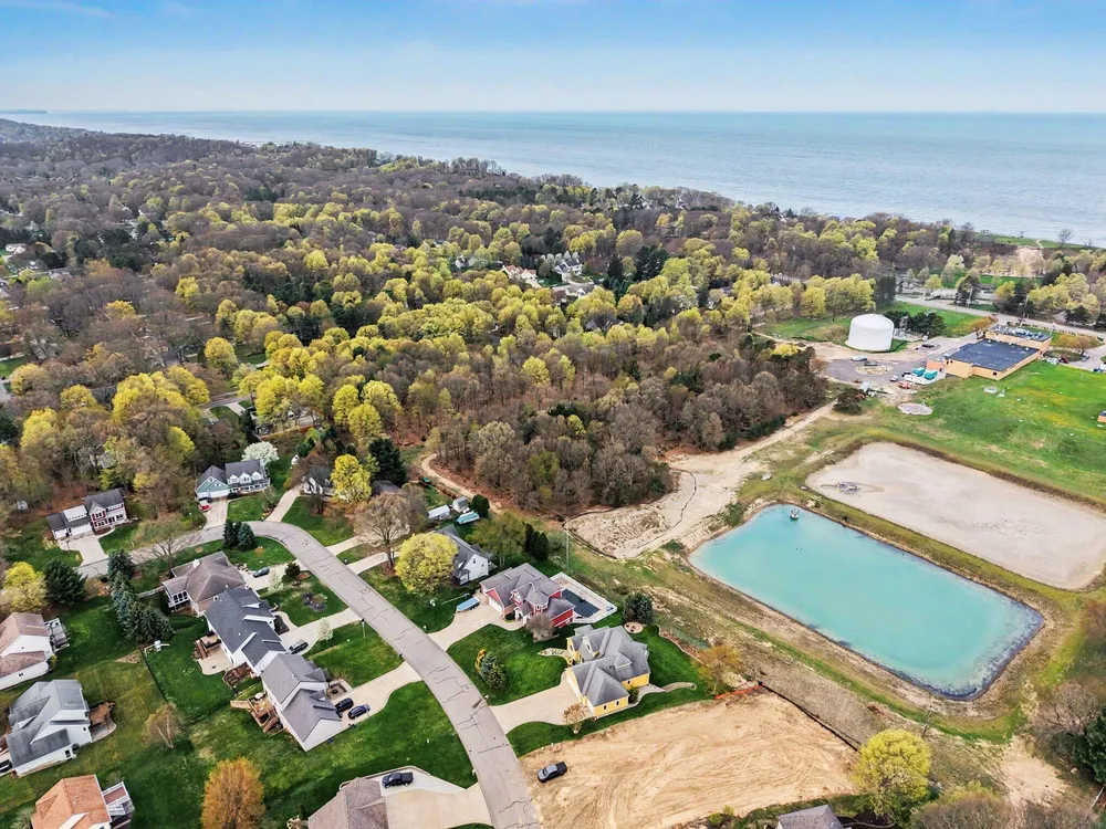 2213 N Bristol St, Holland, MI 49424
