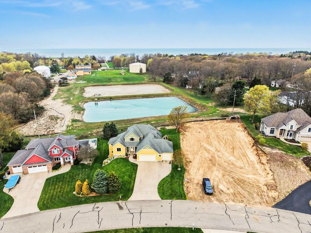 2213 N Bristol St, Holland, MI 49424