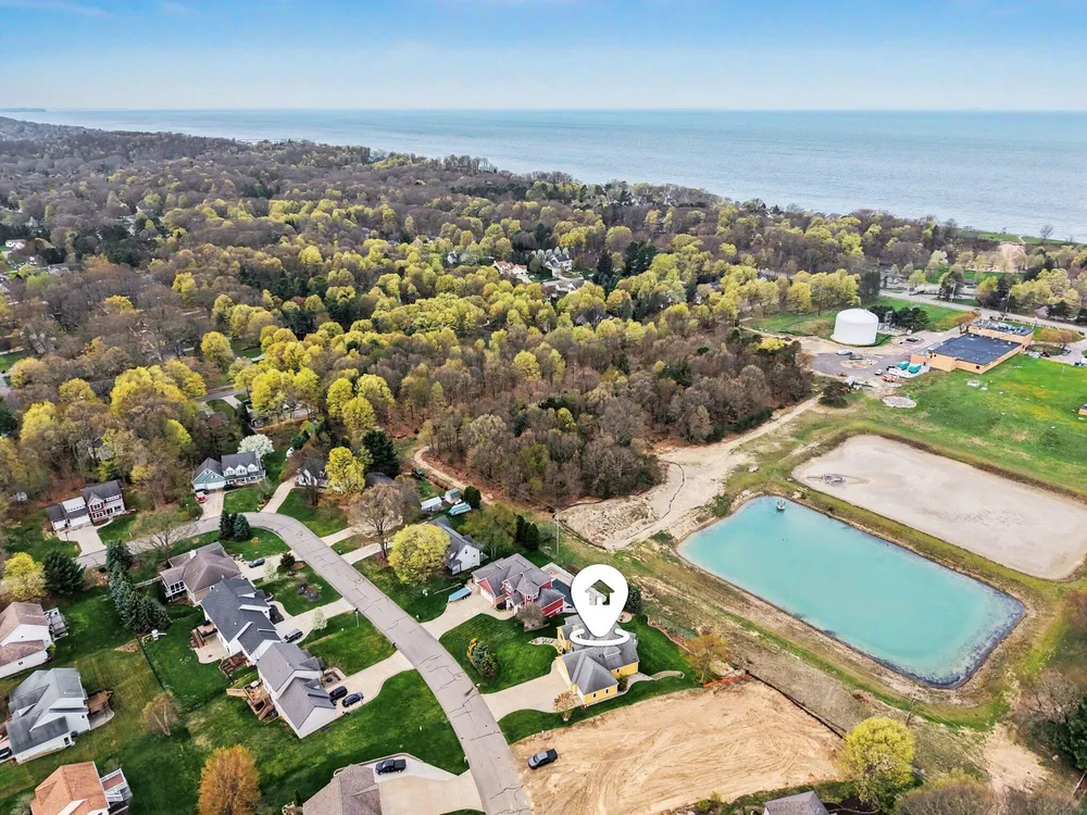 2213 N Bristol St, Holland, MI 49424