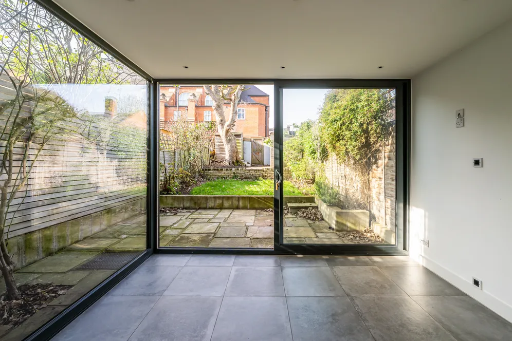 Eland Road, London, SW11 photo 15