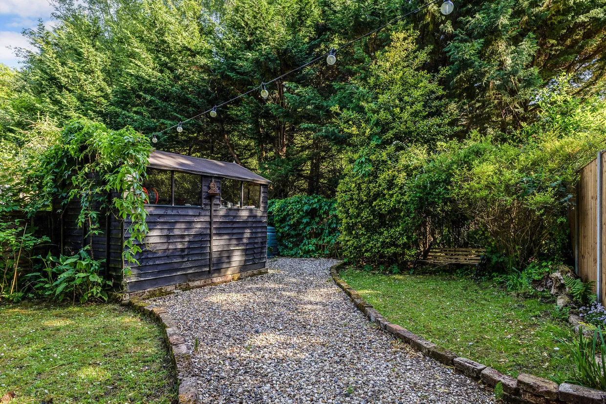 Peperharow Road, Godalming, GU7 photo 17