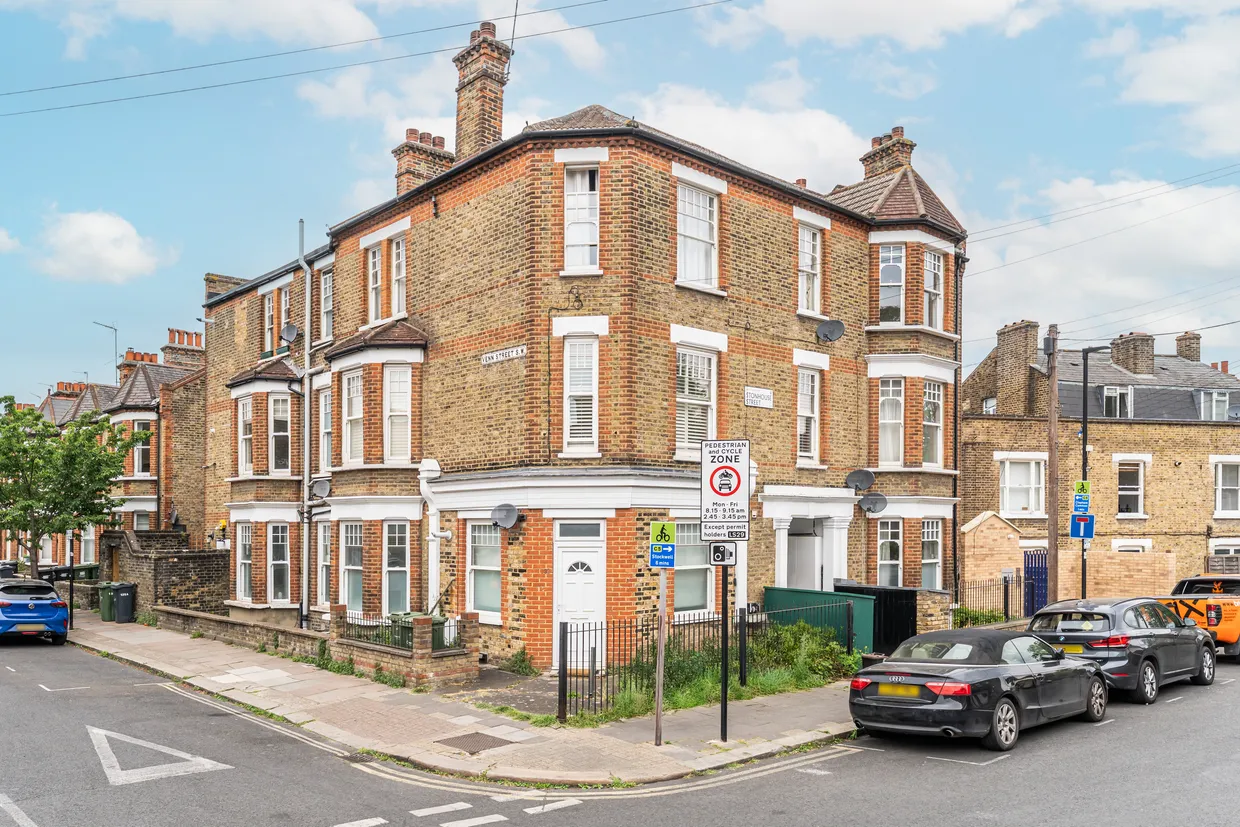 132 Stonhouse Street, London, SW4 photo 1