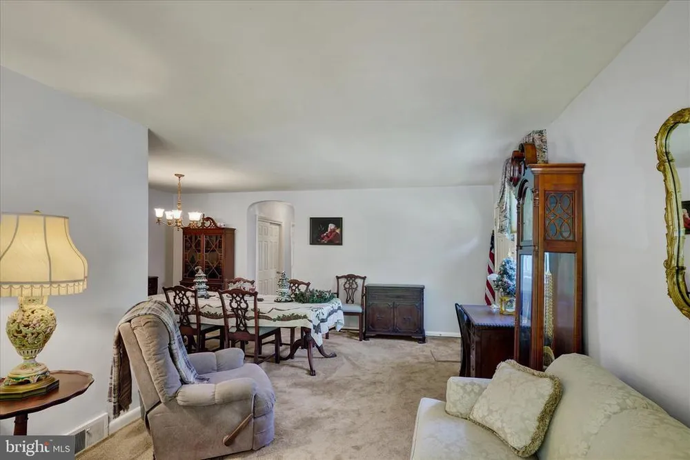8849 Winchester Ave, Philadelphia, PA 19115