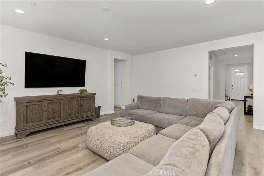 1216 Flagstone Ln, Hemet, CA 92545-2189