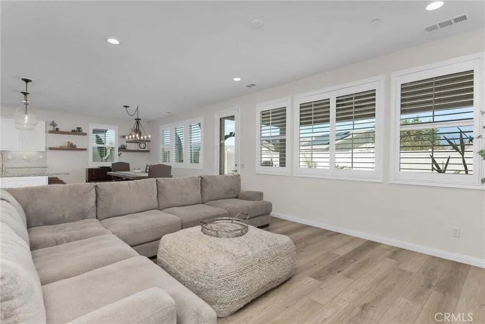 1216 Flagstone Ln, Hemet, CA 92545-2189