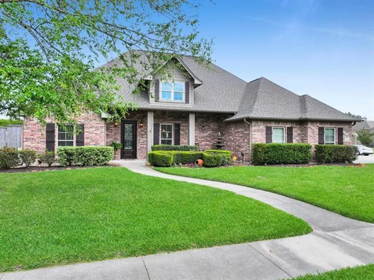 311 Winding Brook Dr, Lumberton, TX 77657