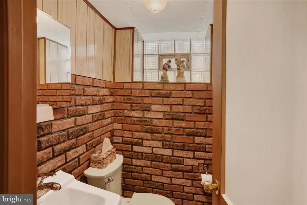8849 Winchester Ave, Philadelphia, PA 19115
