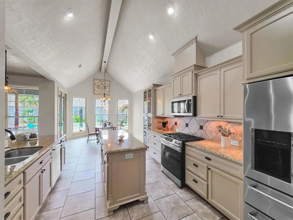 311 Winding Brook Dr, Lumberton, TX 77657