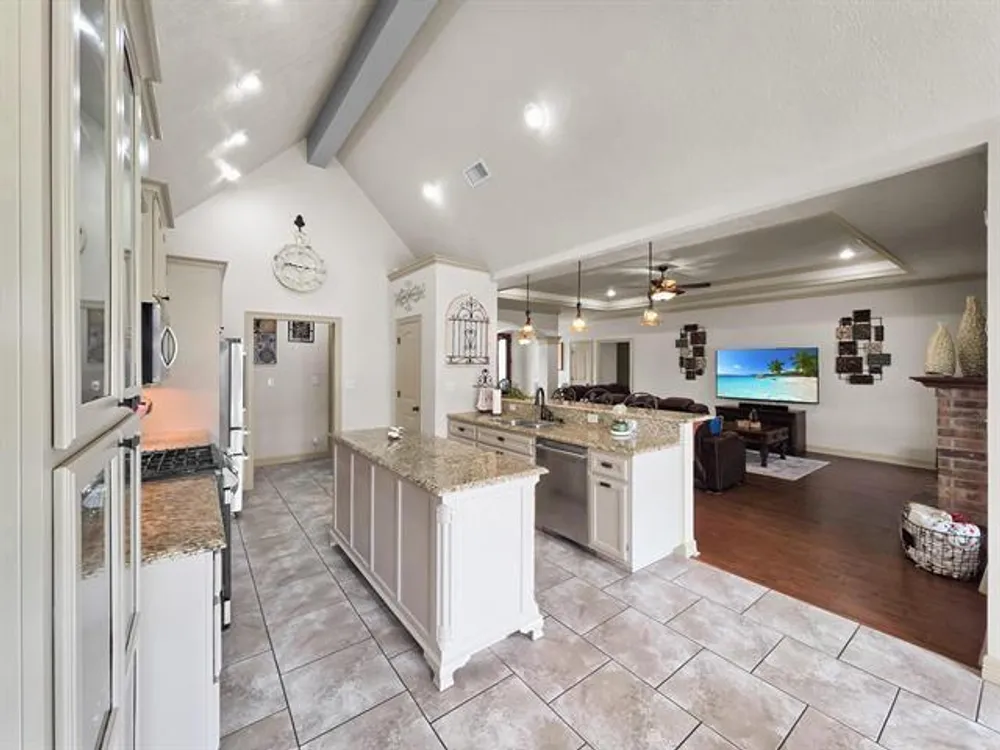 311 Winding Brook Dr, Lumberton, TX 77657